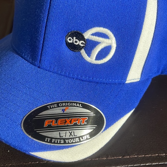 Baseball cap - Picture 2 of 7